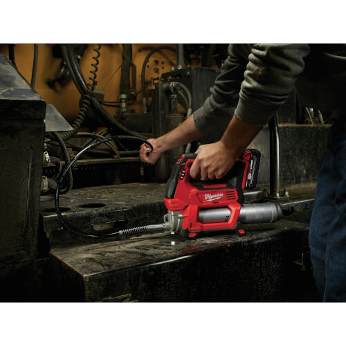 M18 Cordless 2-Speed Grease Gun Kit 5 M18 Cordless 2-Speed Grease Gun Kit